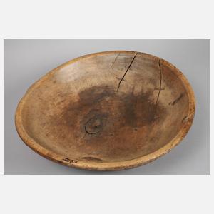 Große bäuerliche Holzschüssel