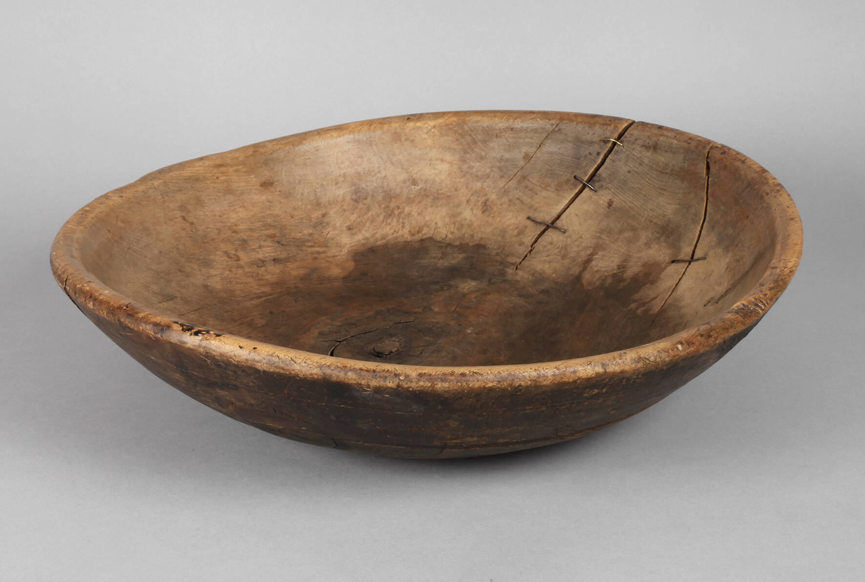 Große bäuerliche Holzschüssel