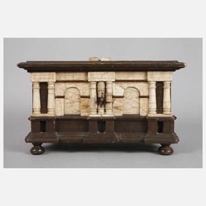 Kleines Renaissancekästchen mit Geheimfächern