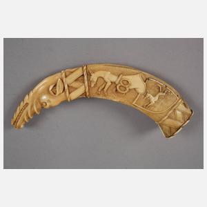 Beschnitzter Keilerzahn