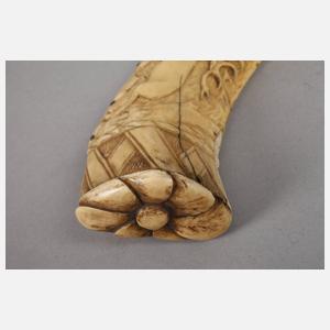 Beschnitzter Keilerzahn