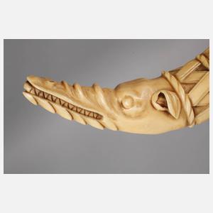 Beschnitzter Keilerzahn