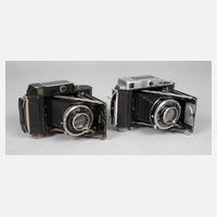 Zwei Fotoapparate Welta111