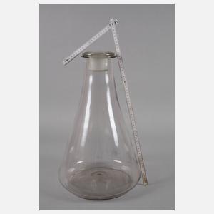 Übergroßer Erlenmayerkolben