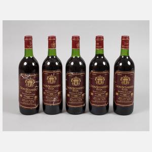 Fünf Flaschen Rotwein