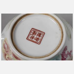 Tee- und Milchkännchen