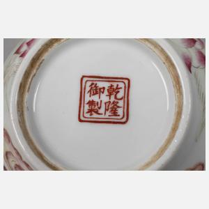 Tee- und Milchkännchen