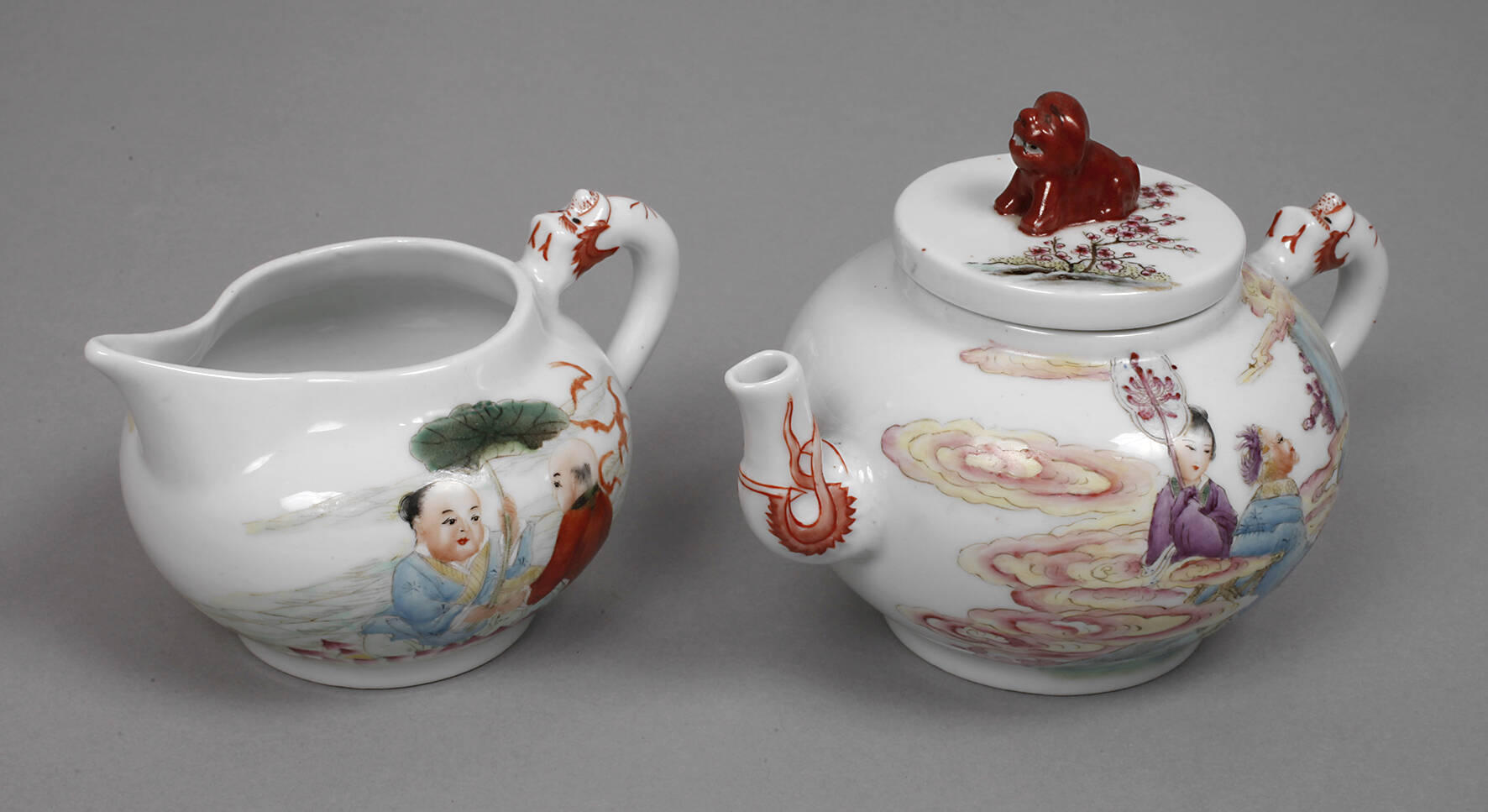 Tee- und Milchkännchen