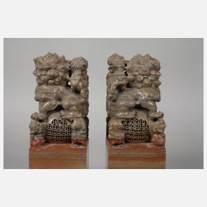 Paar geschnitzte Beisteller