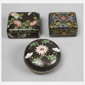 Drei Deckeldosen Cloisonné