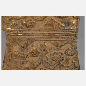 Großer stehender Buddha