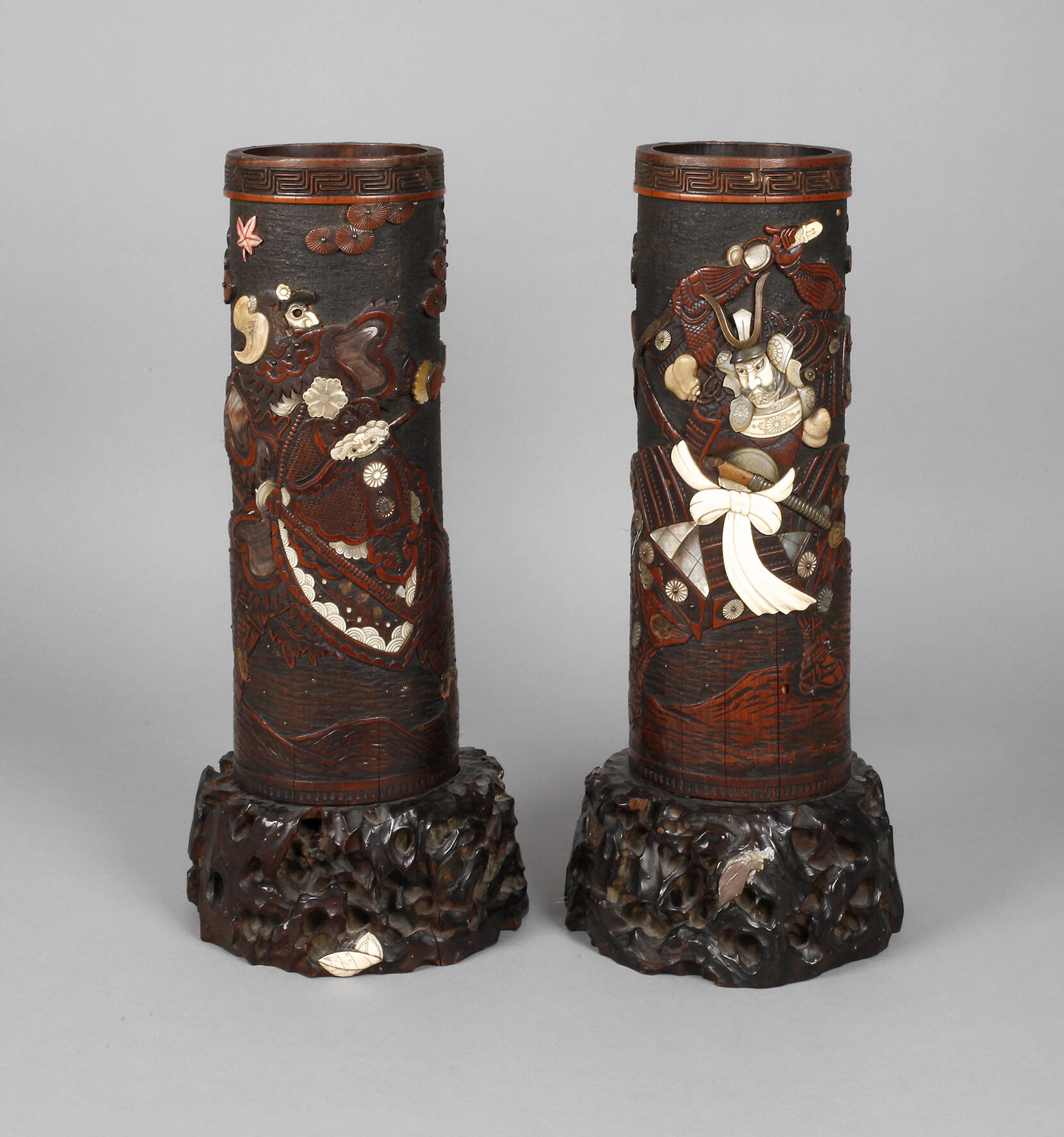 Paar große Pinselbecher