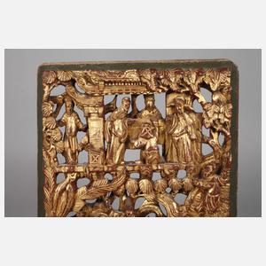 Prächtige Reliefschnitzerei