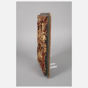 Prächtige Reliefschnitzerei