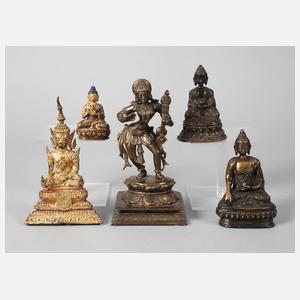 Fünf indonesische Kleinplastiken