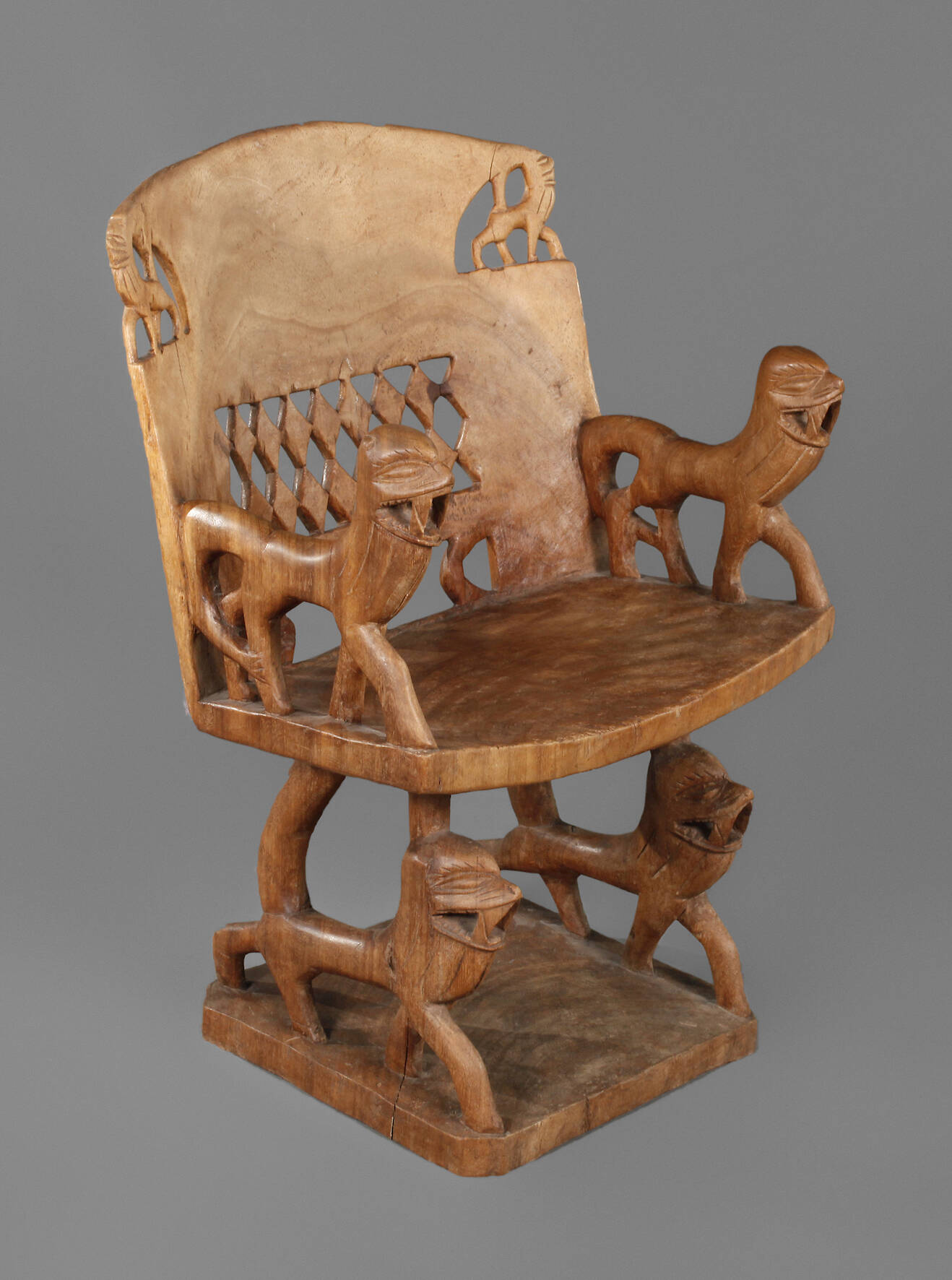 Prunksitz eines Stammesoberhaupts