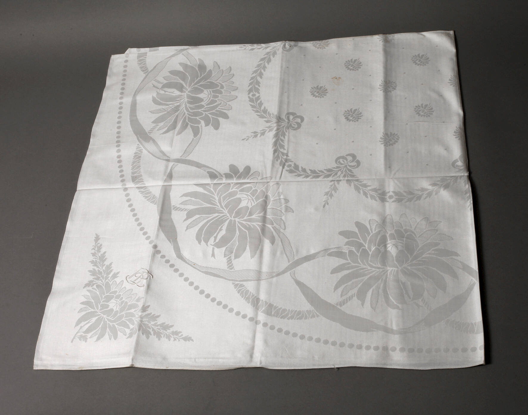 Tischtuch mit Blumendekor