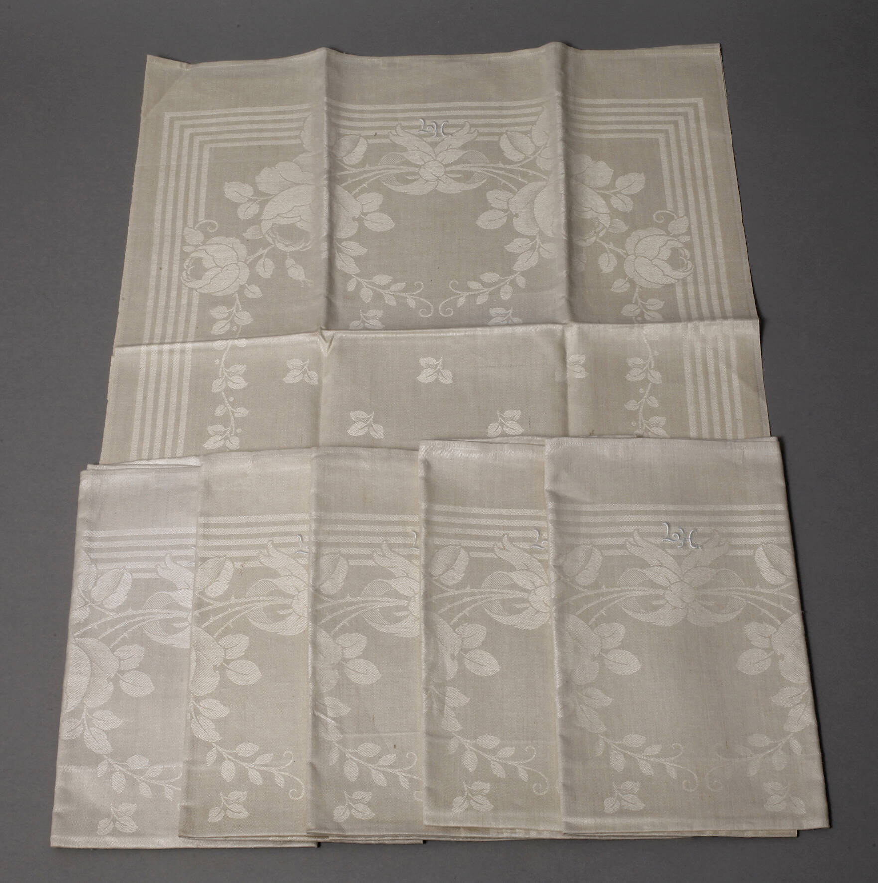 Sechs Handtücher Jugendstil