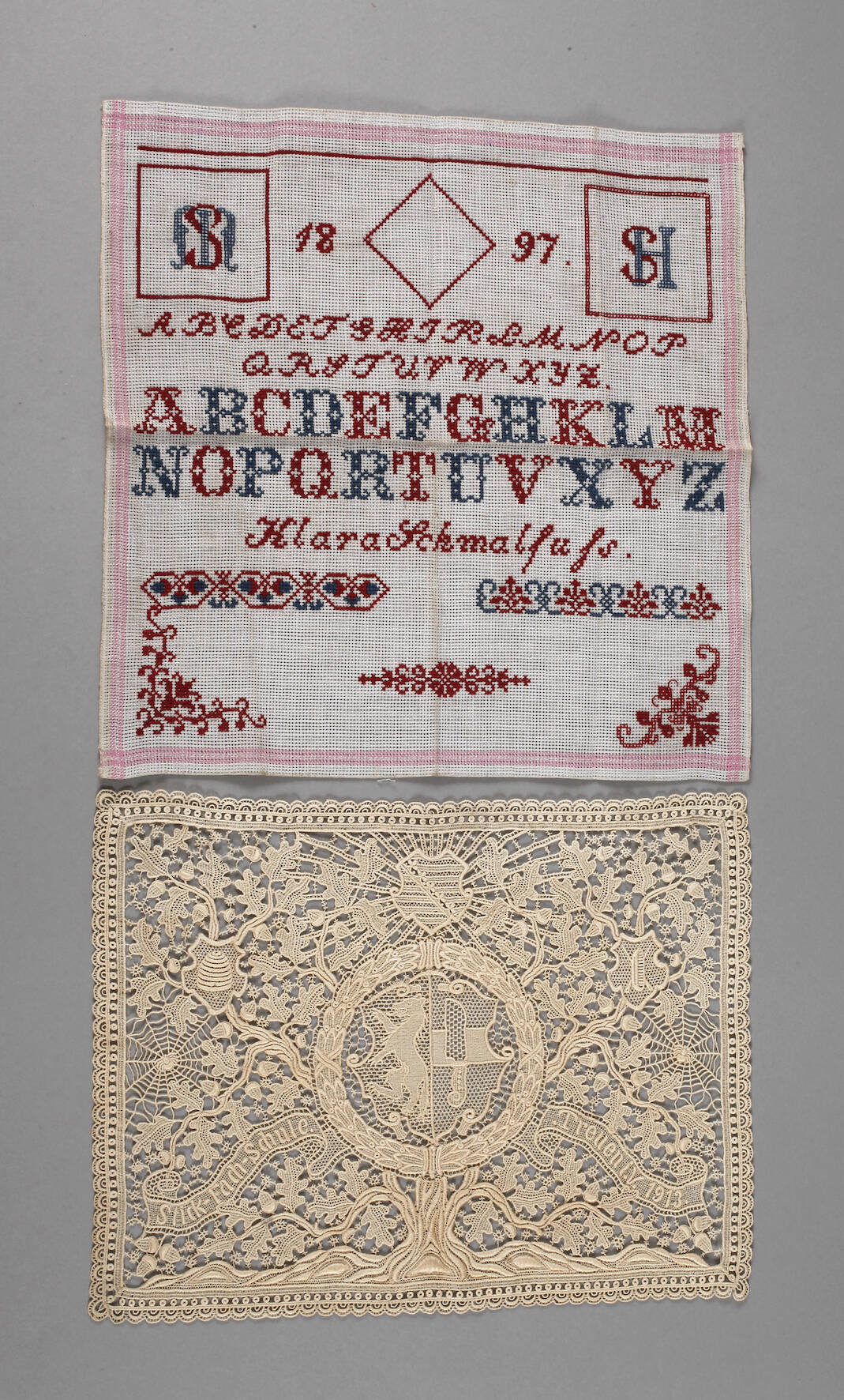 Plauener Spitzendeckchen und Mustertuch