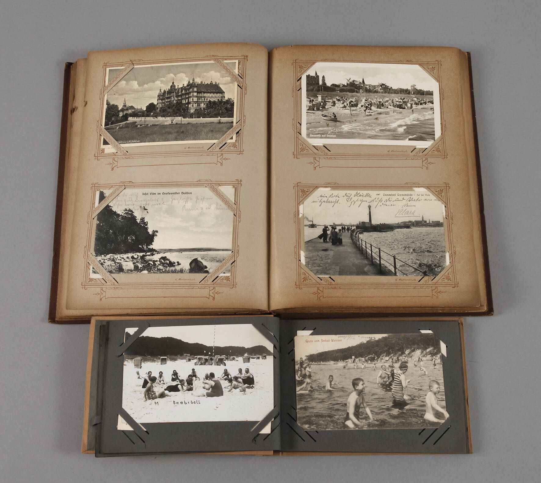 Paar Ansichtskartenalben Ostsee und Bademode