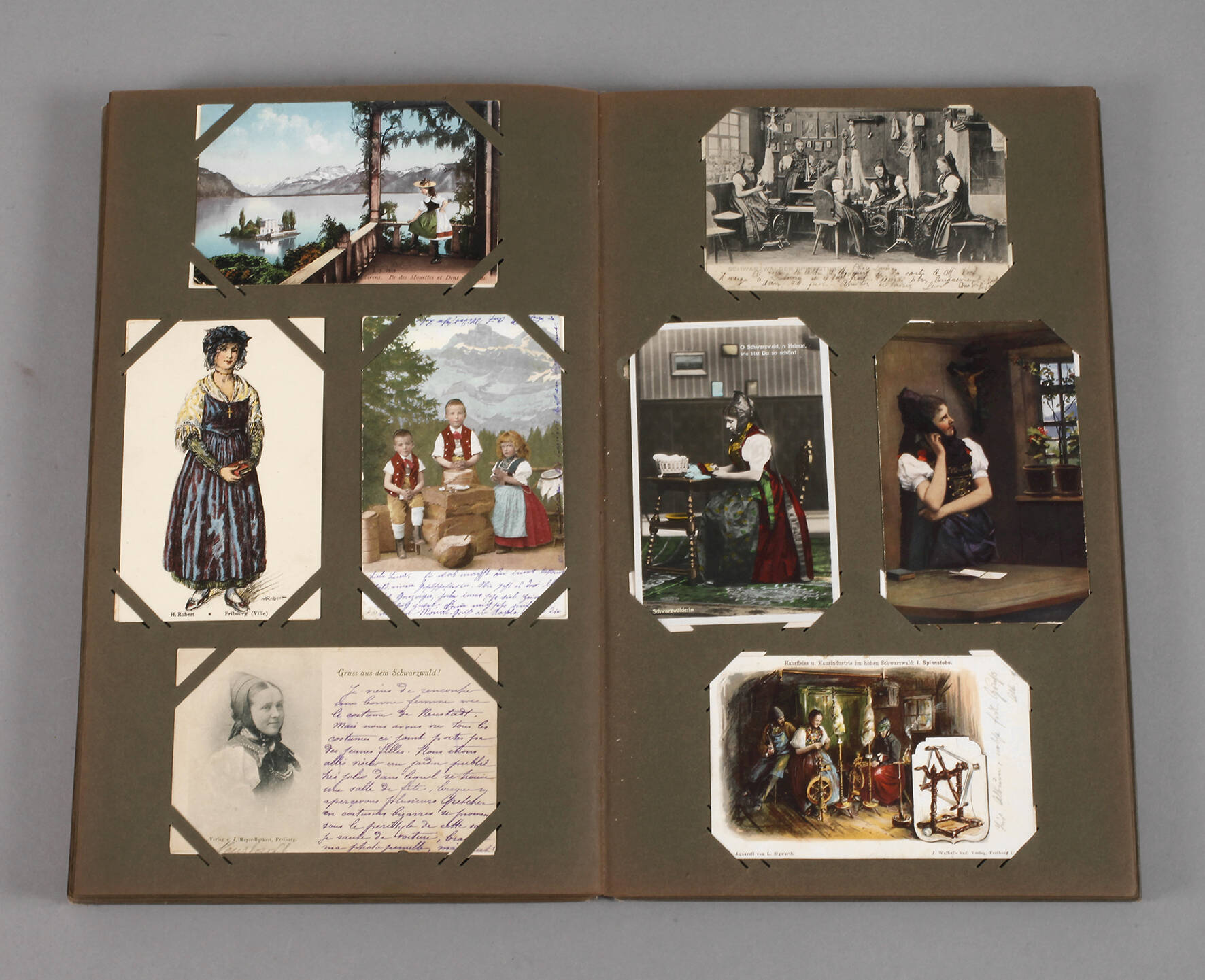 Ansichtskartenalbum Thema Trachten