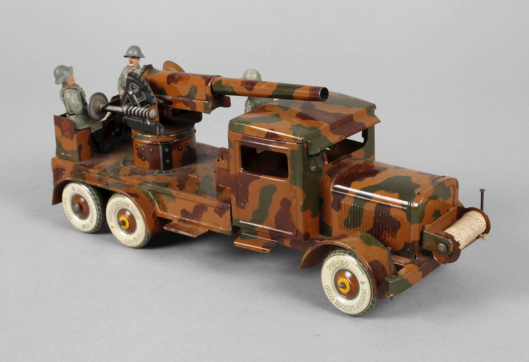 Tippco Fliegerabwehrauto mit Besatzung