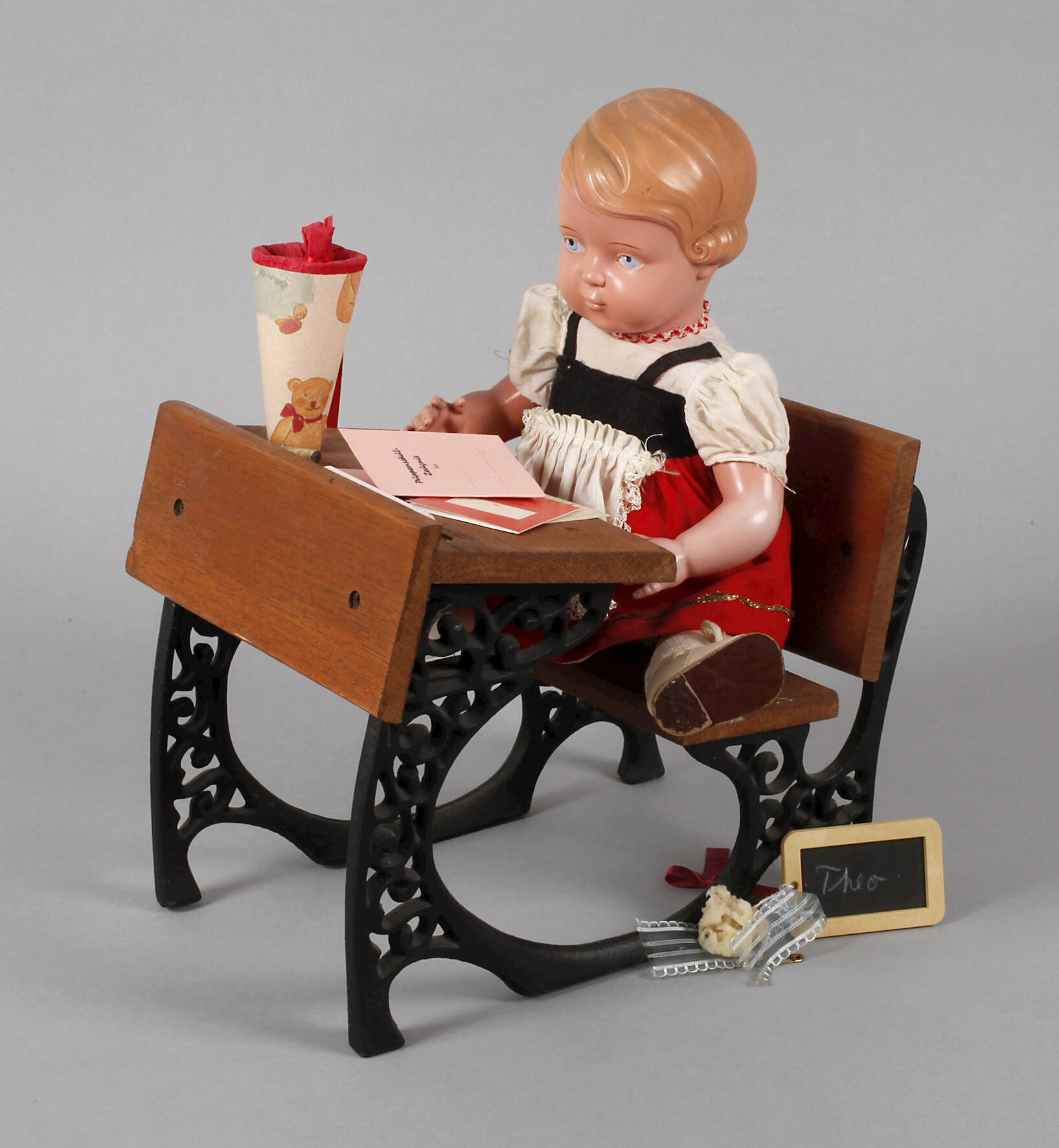 Schildkröt Puppe mit Schulbank