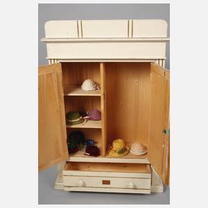 Puppenkleiderschrank