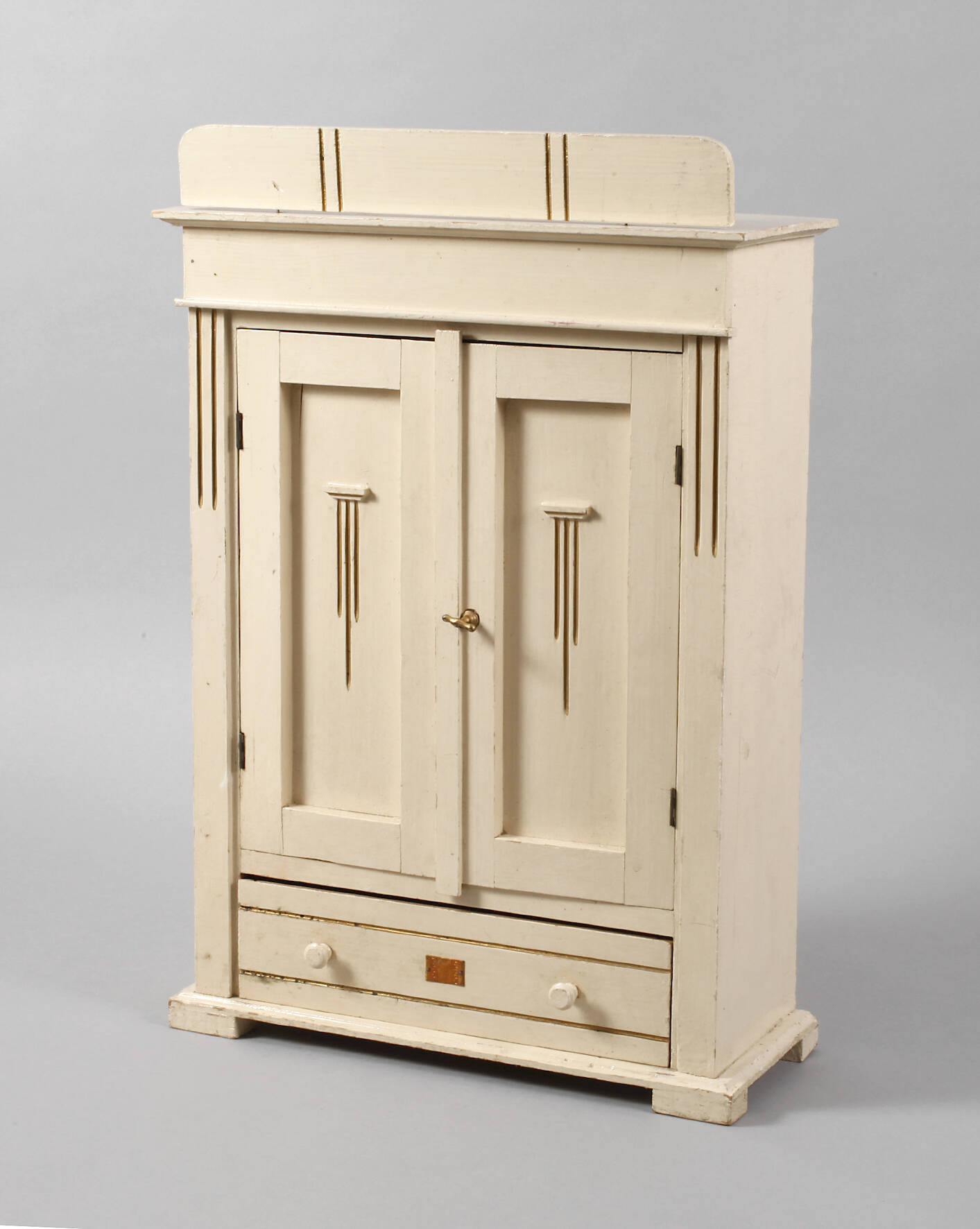 Puppenkleiderschrank