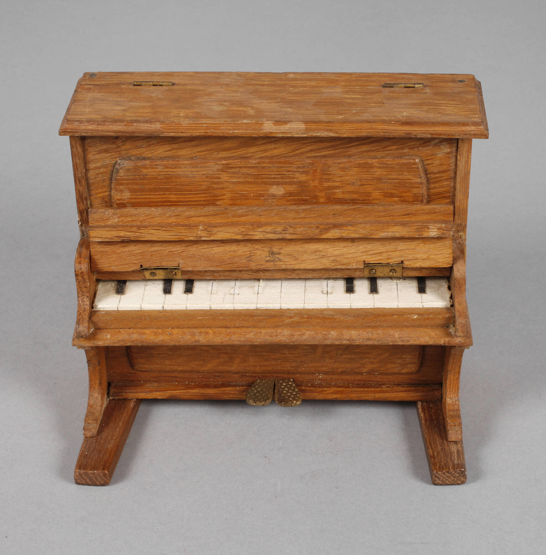 Puppenklavier mit Spielwerk