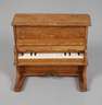 Puppenklavier mit Spielwerk