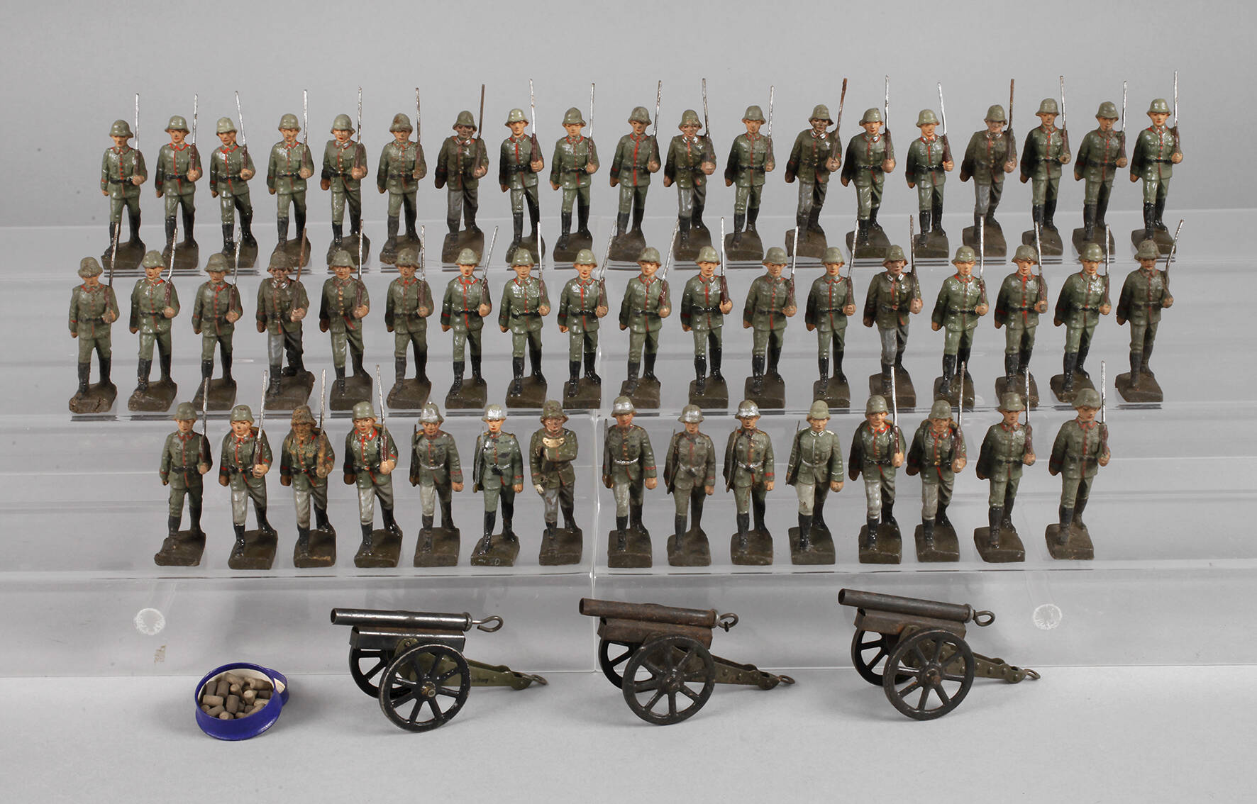 Lineol Massesoldaten als Paradefiguren