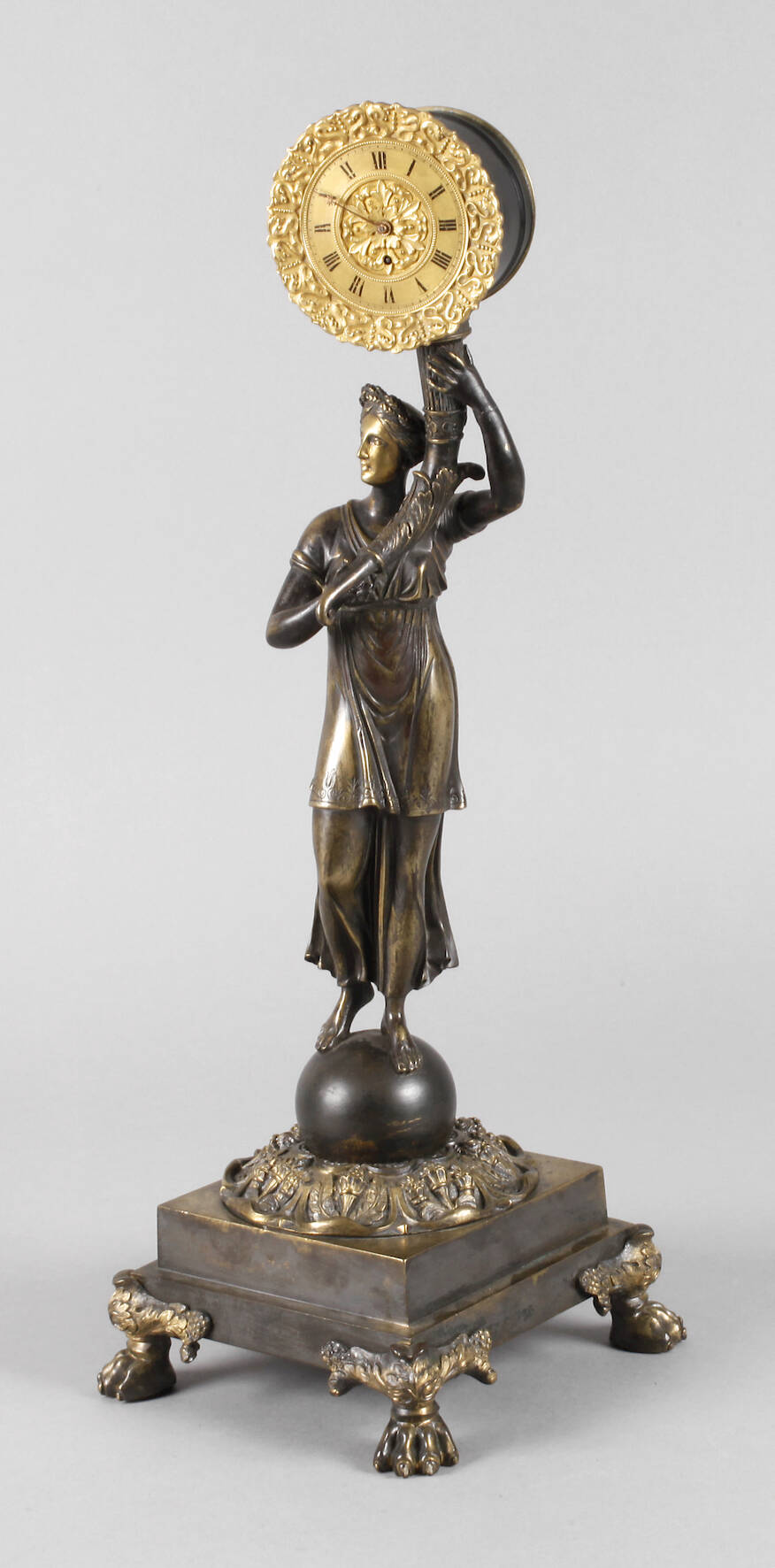 Klassizistische Figurenuhr Bronze
