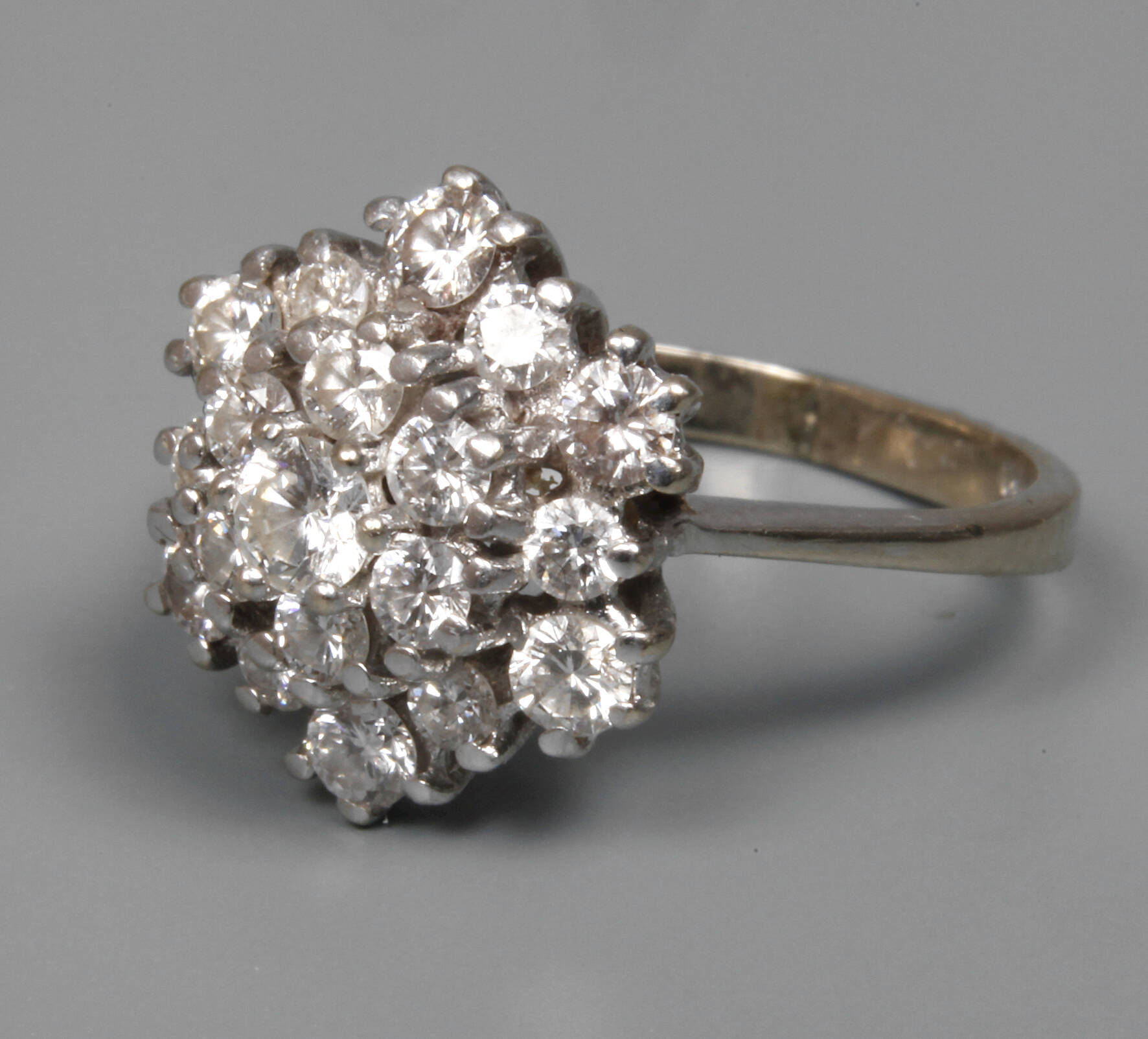 Damenring mit Brillanten