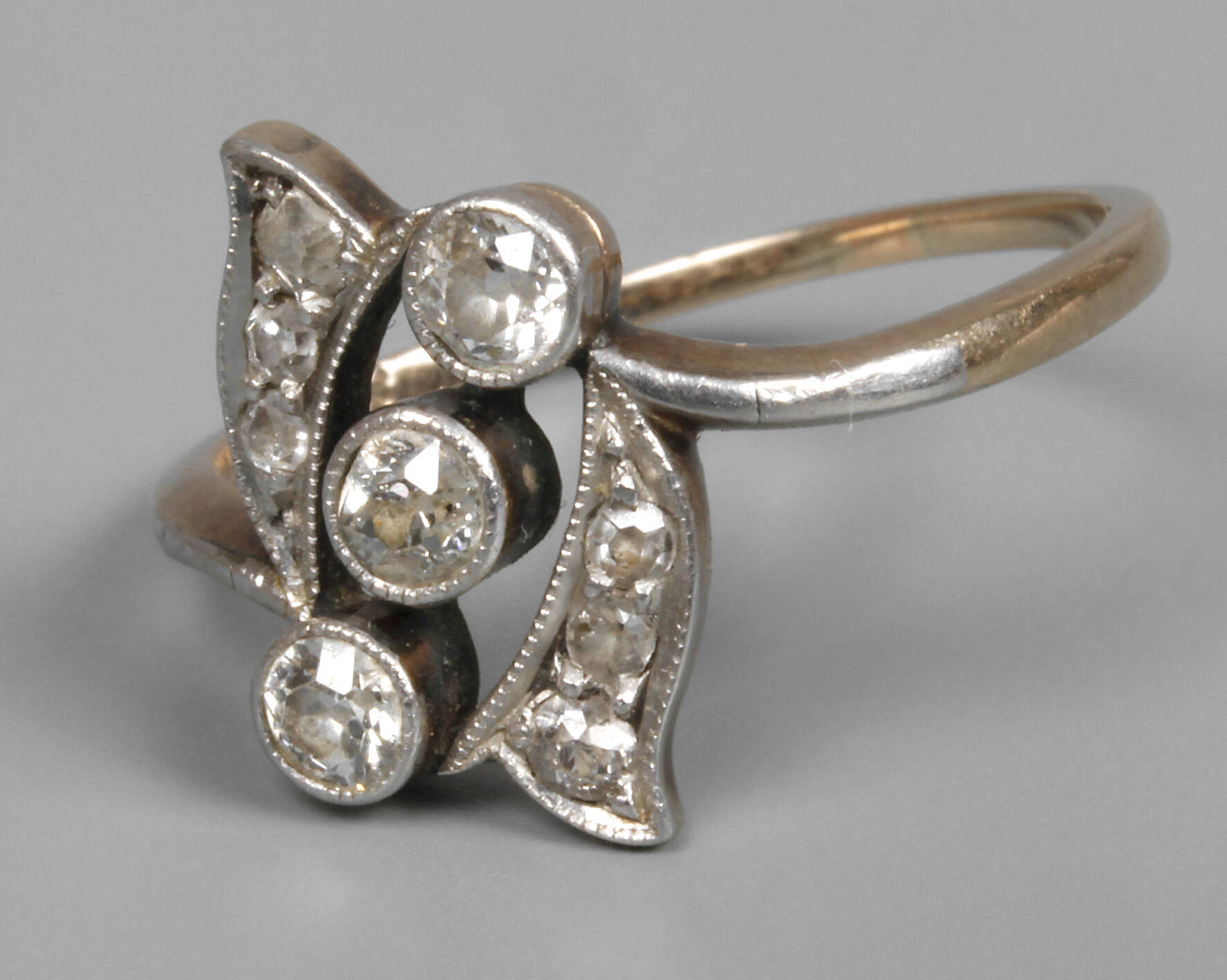 Damenring mit Diamanten