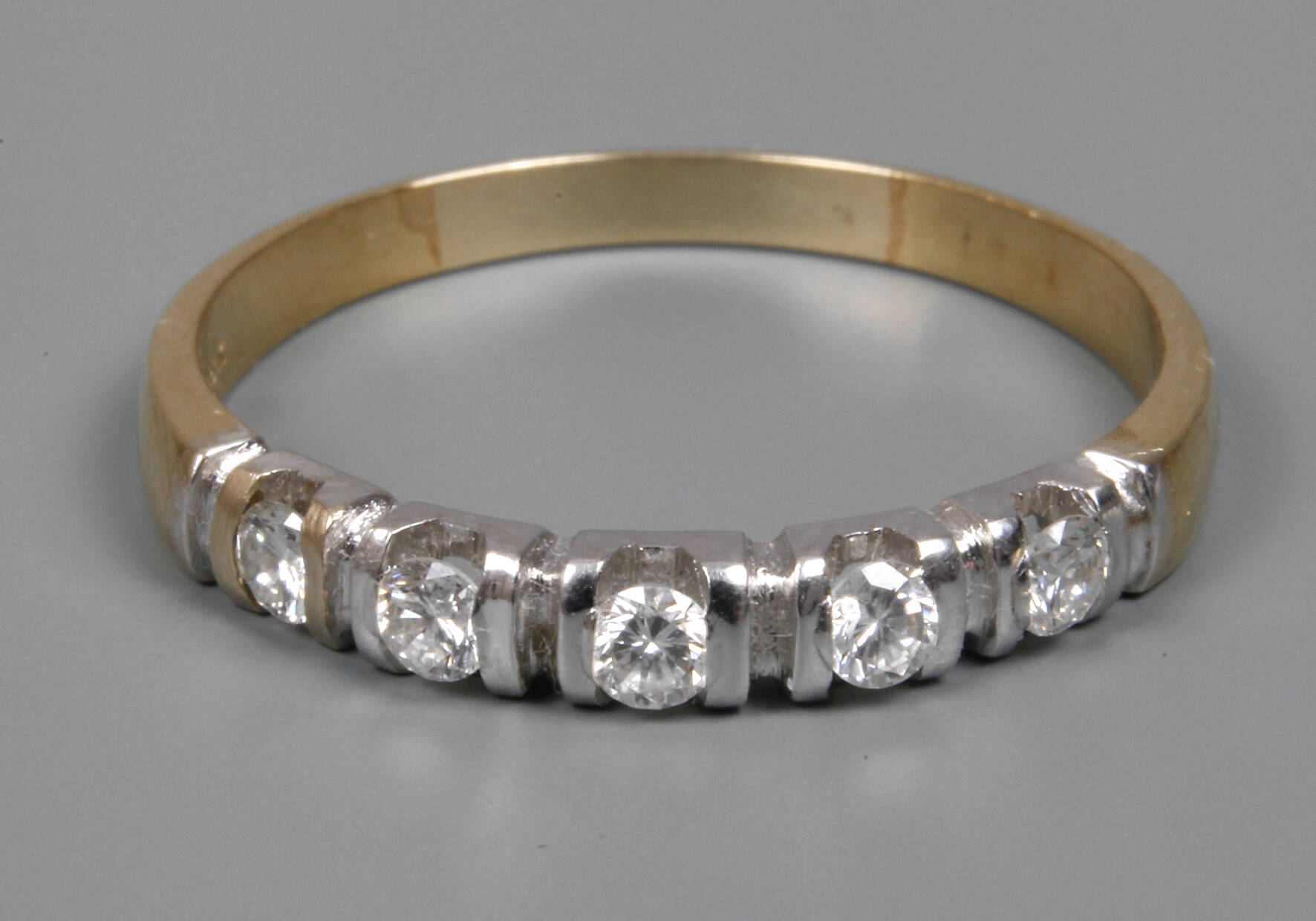 Damenring mit Brillanten