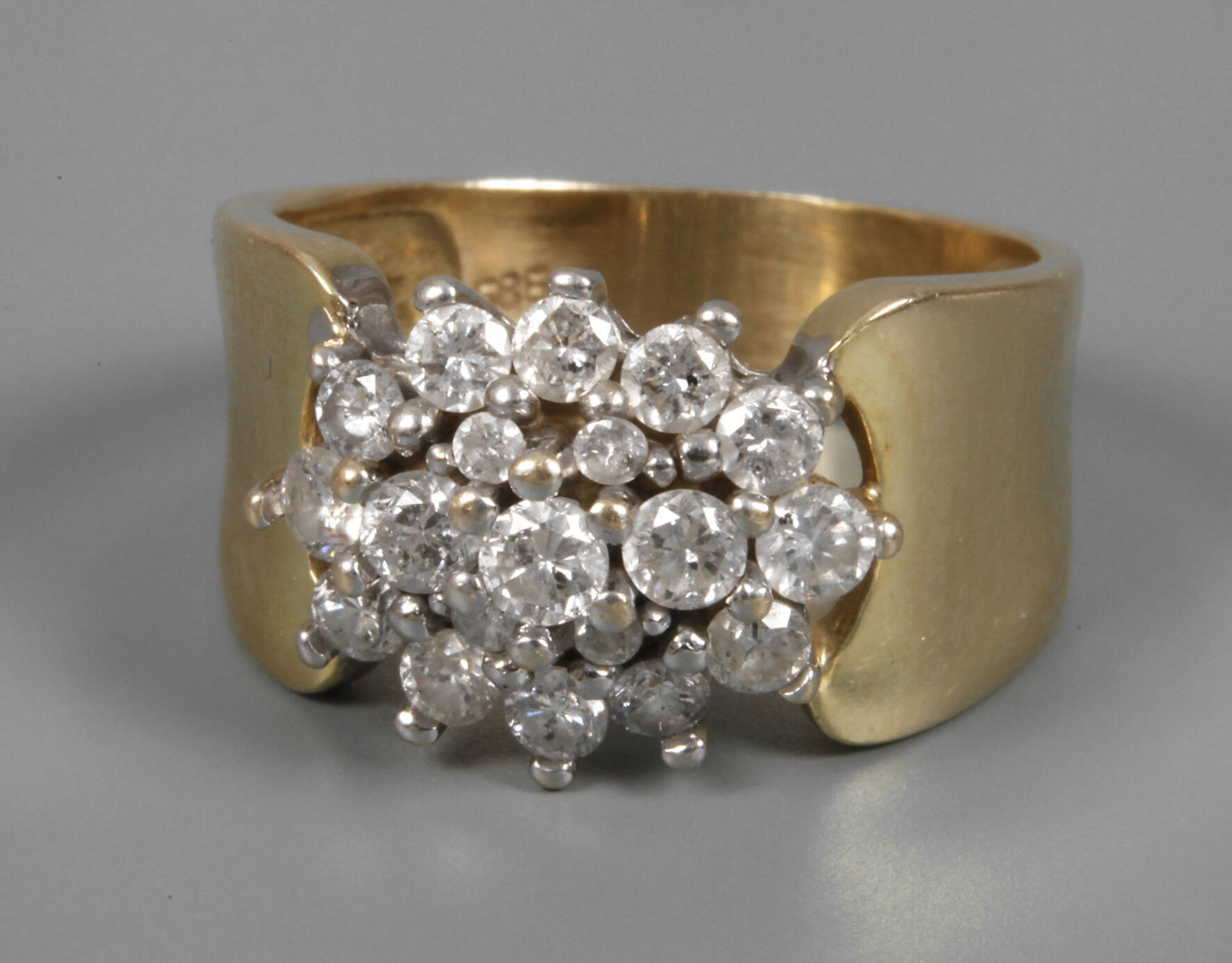 Damenring mit Brillanten