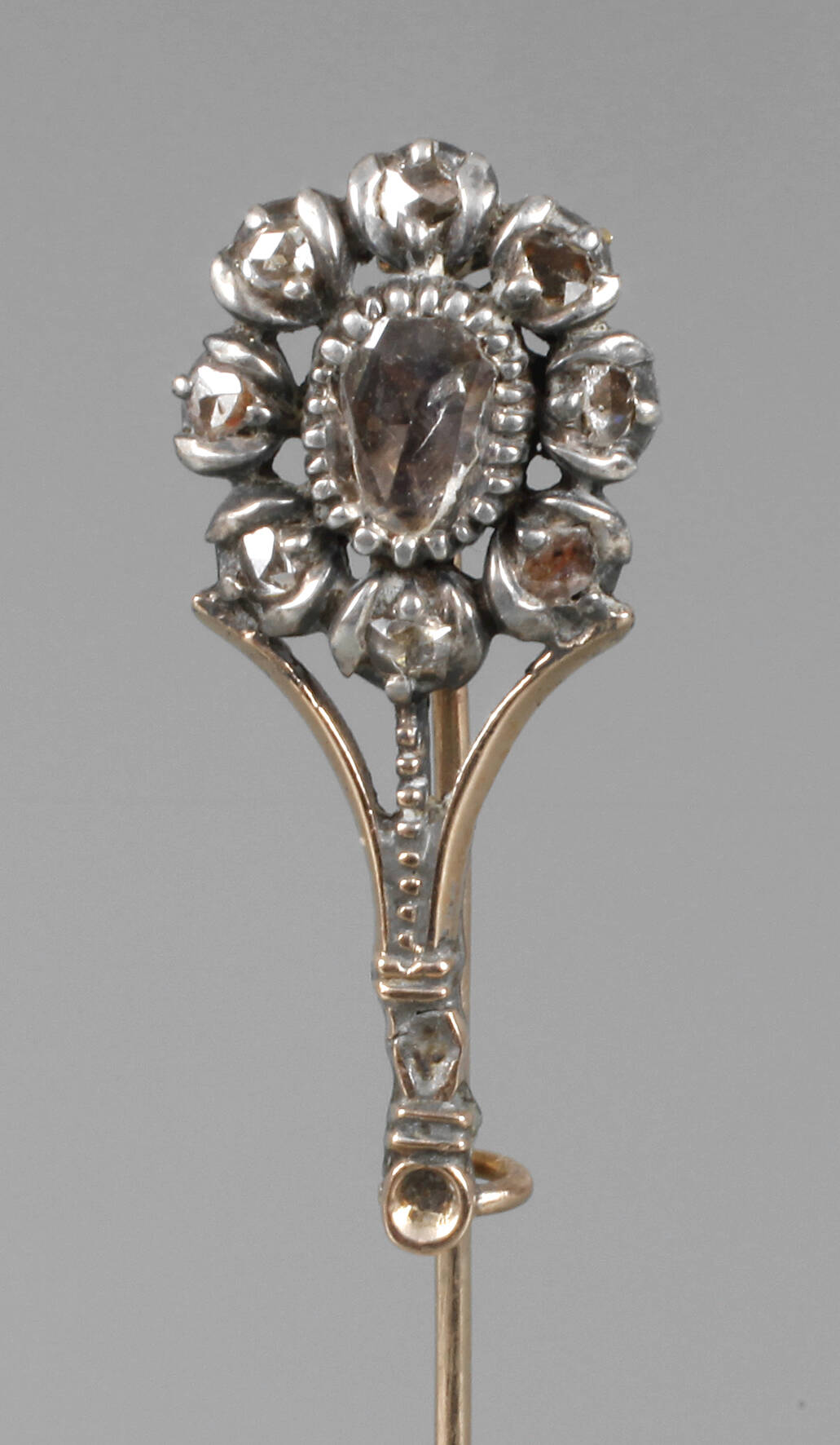 Reversnadel mit Diamantrosen