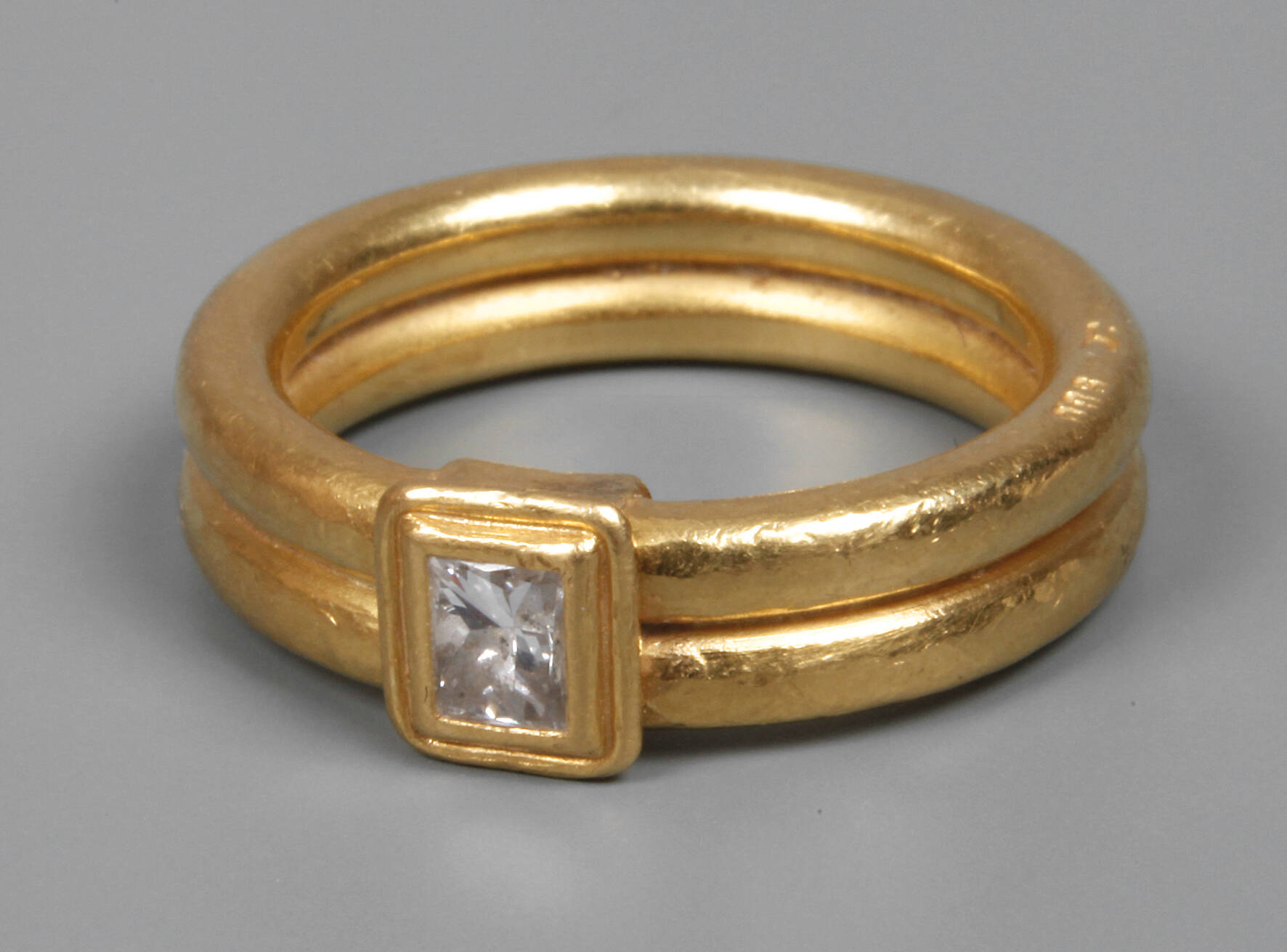 Damenring mit Diamant