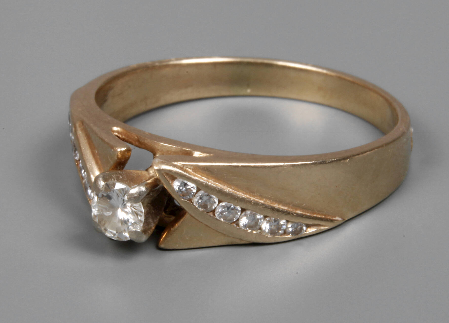 Damenring mit Brillanten