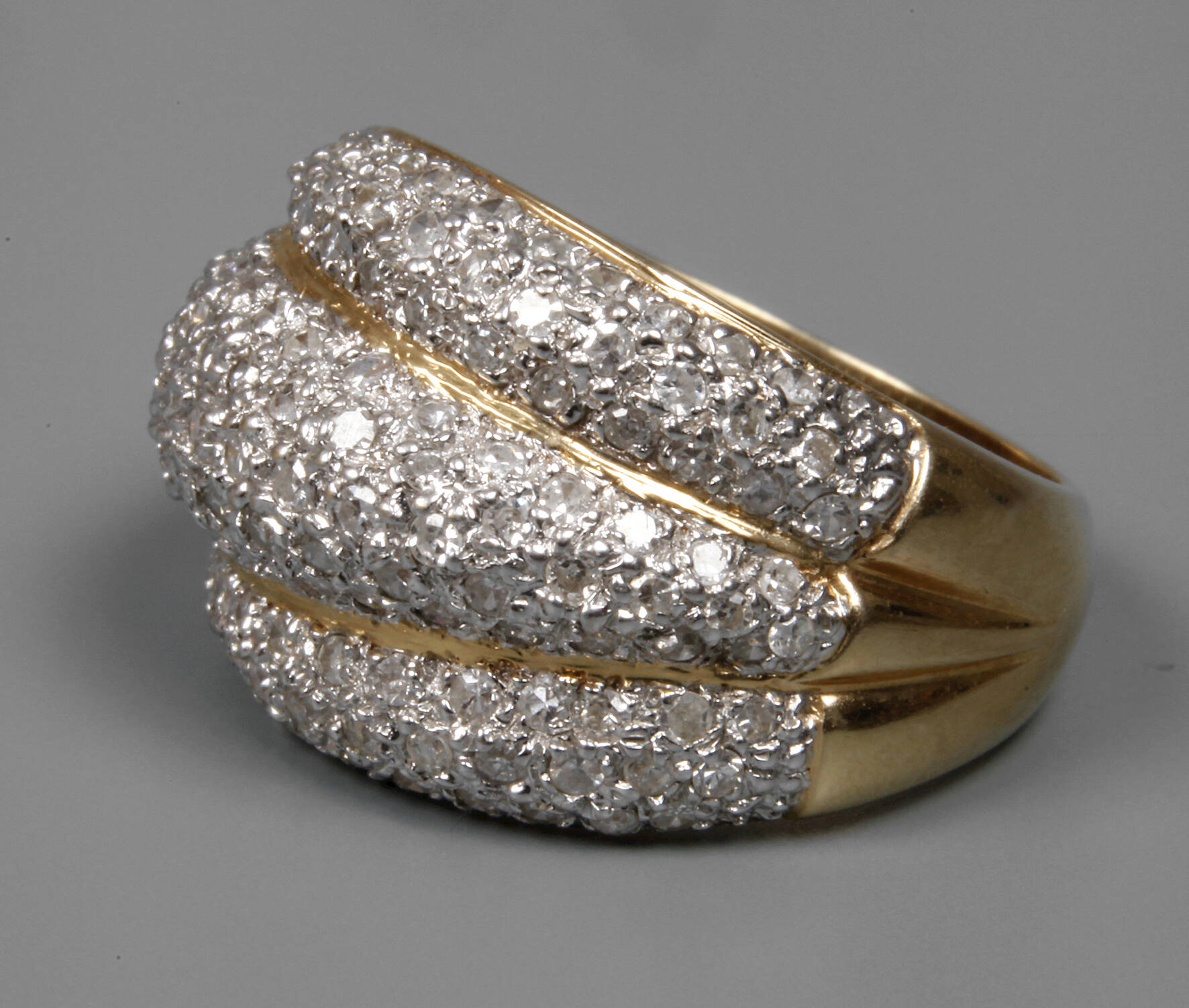 Damenring mit Diamanten