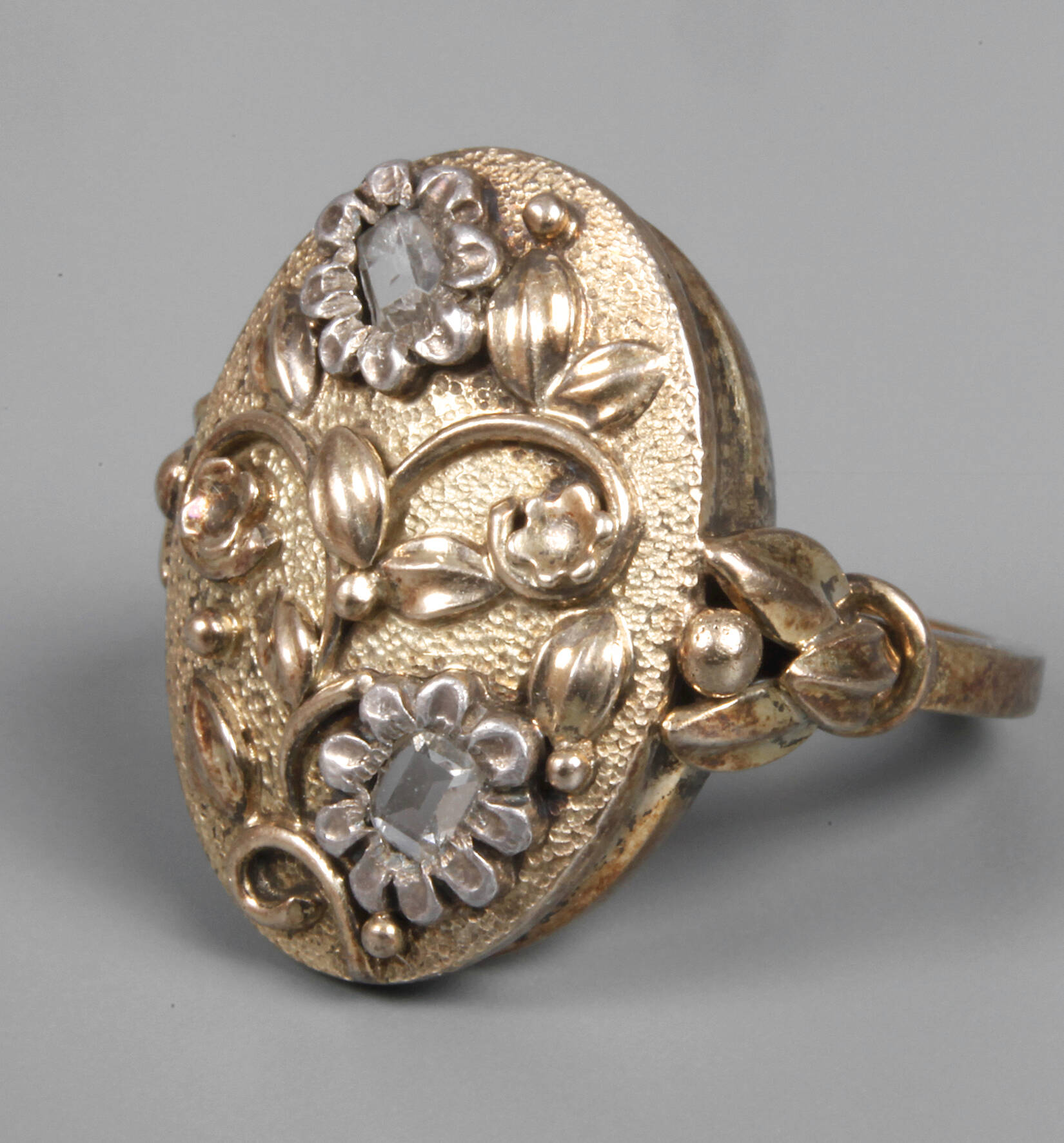 Damenring mit Diamanten