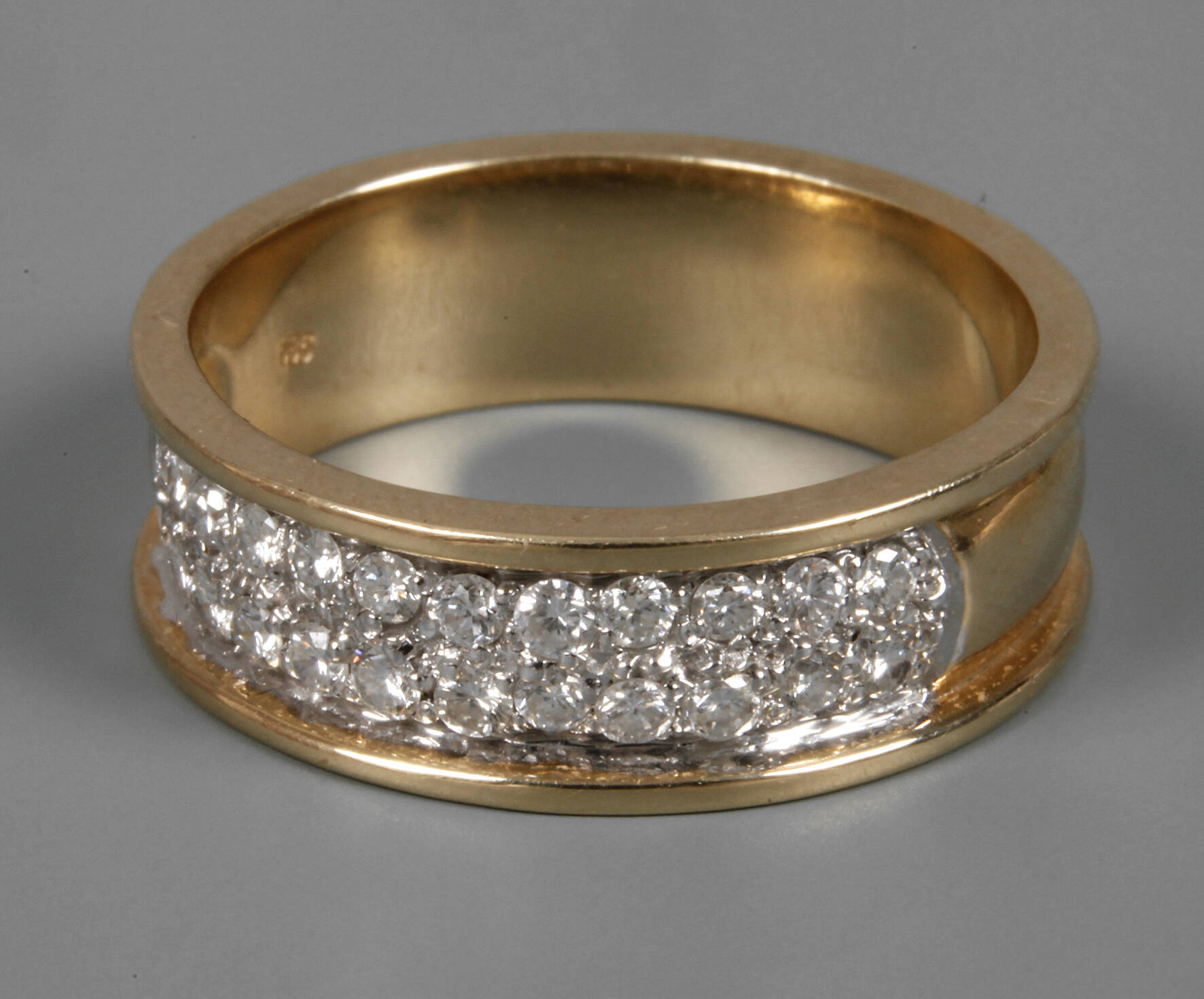 Damenring mit Brillanten