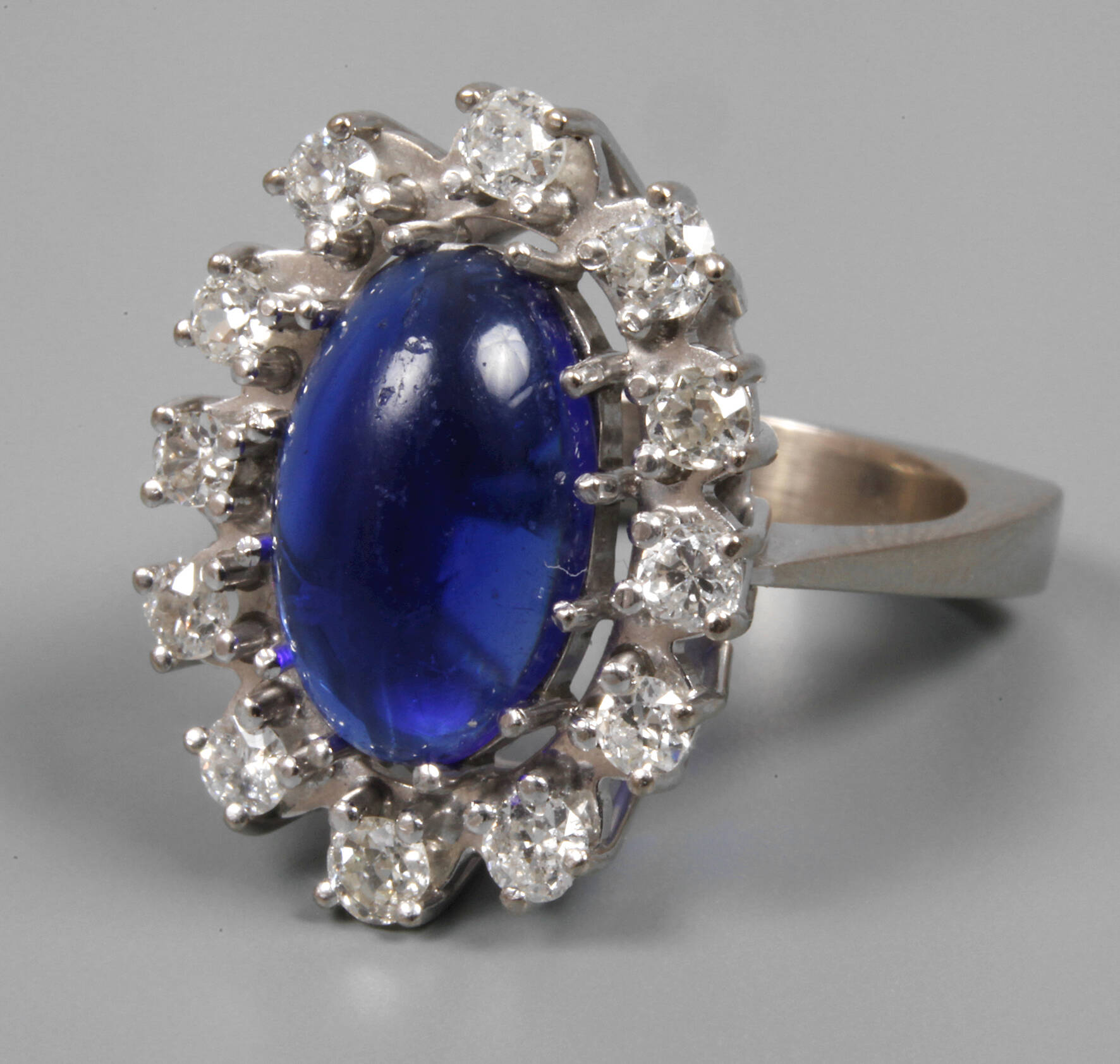 Damenring mit Saphir und Brillanten