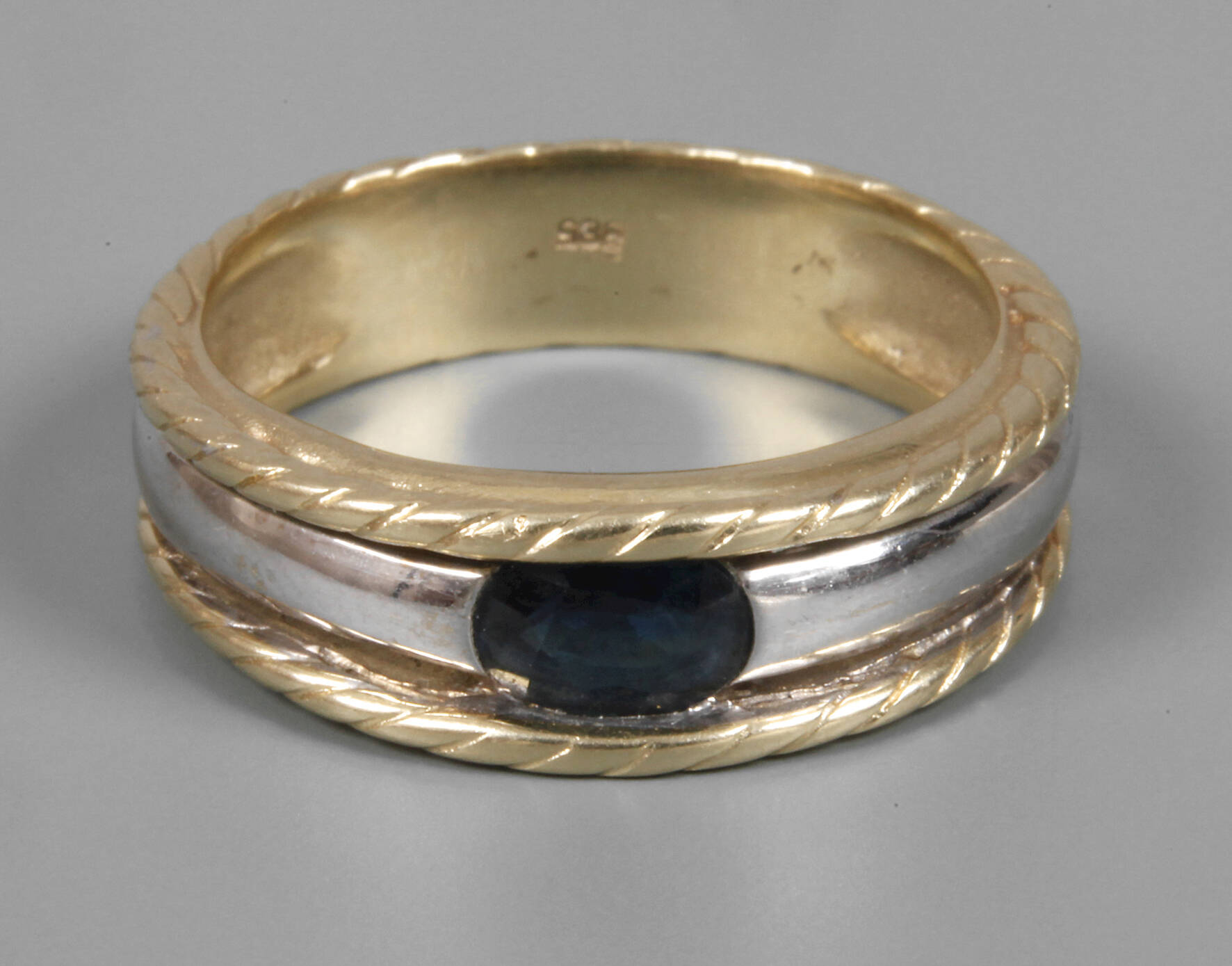 Damenring mit Saphir