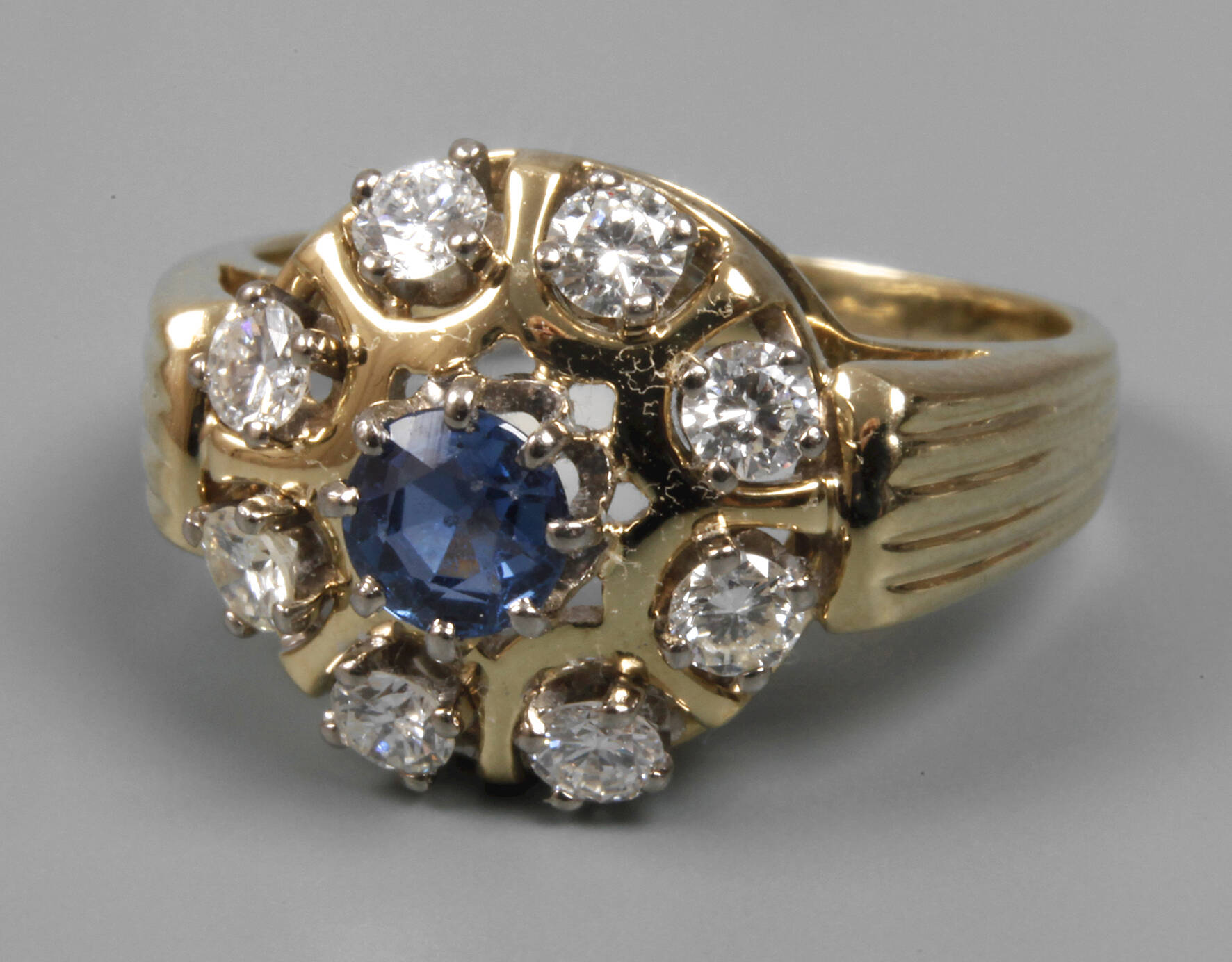 Damenring mit Saphir und Brillanten