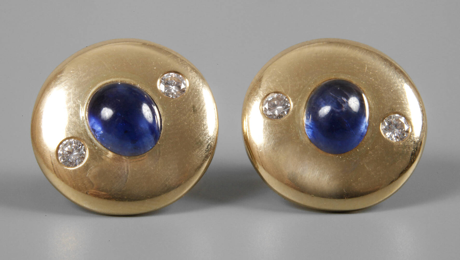 Paar Ohrringe mit Saphiren und Brillanten