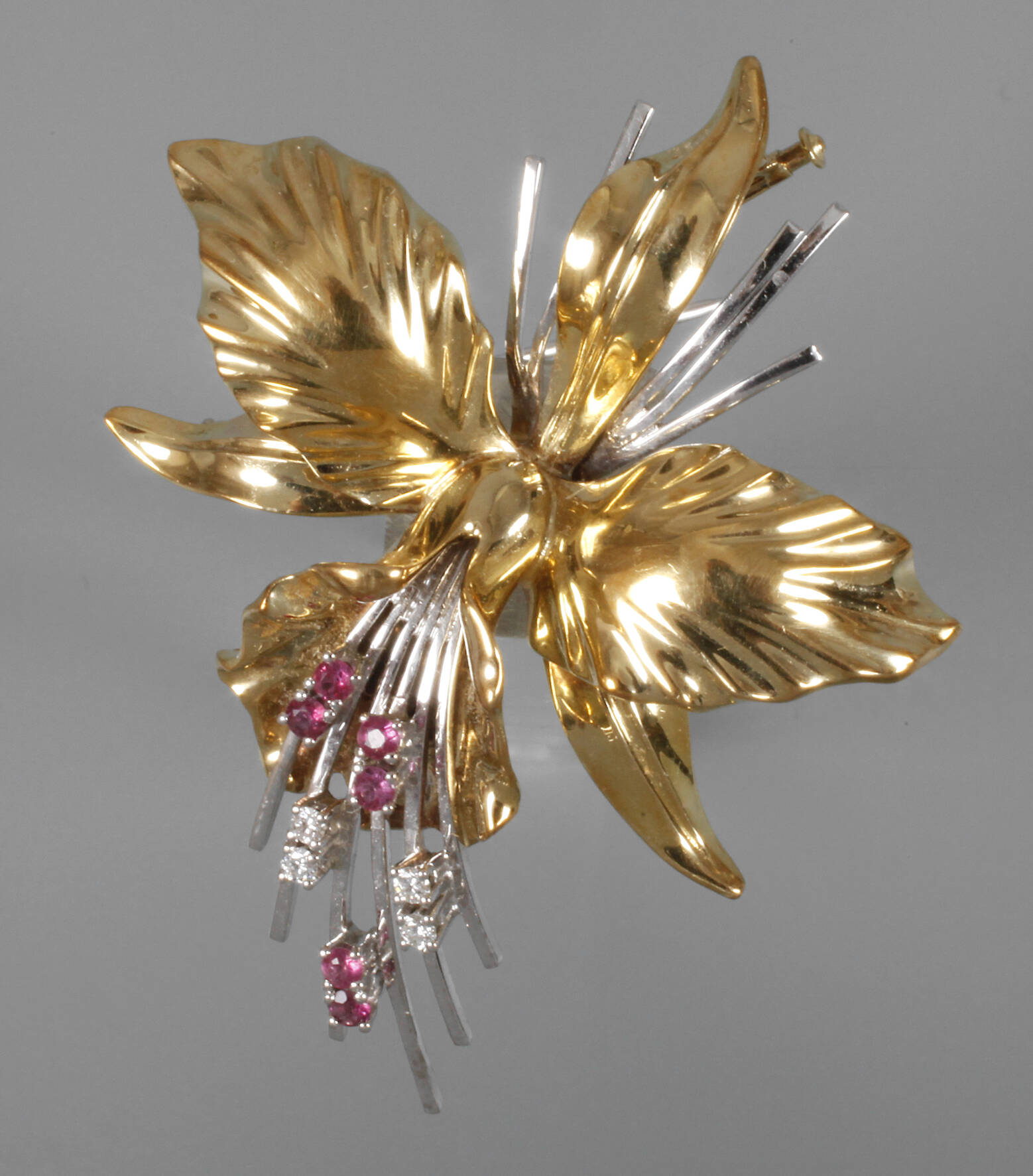 Brosche mit Rubinen und Brillanten