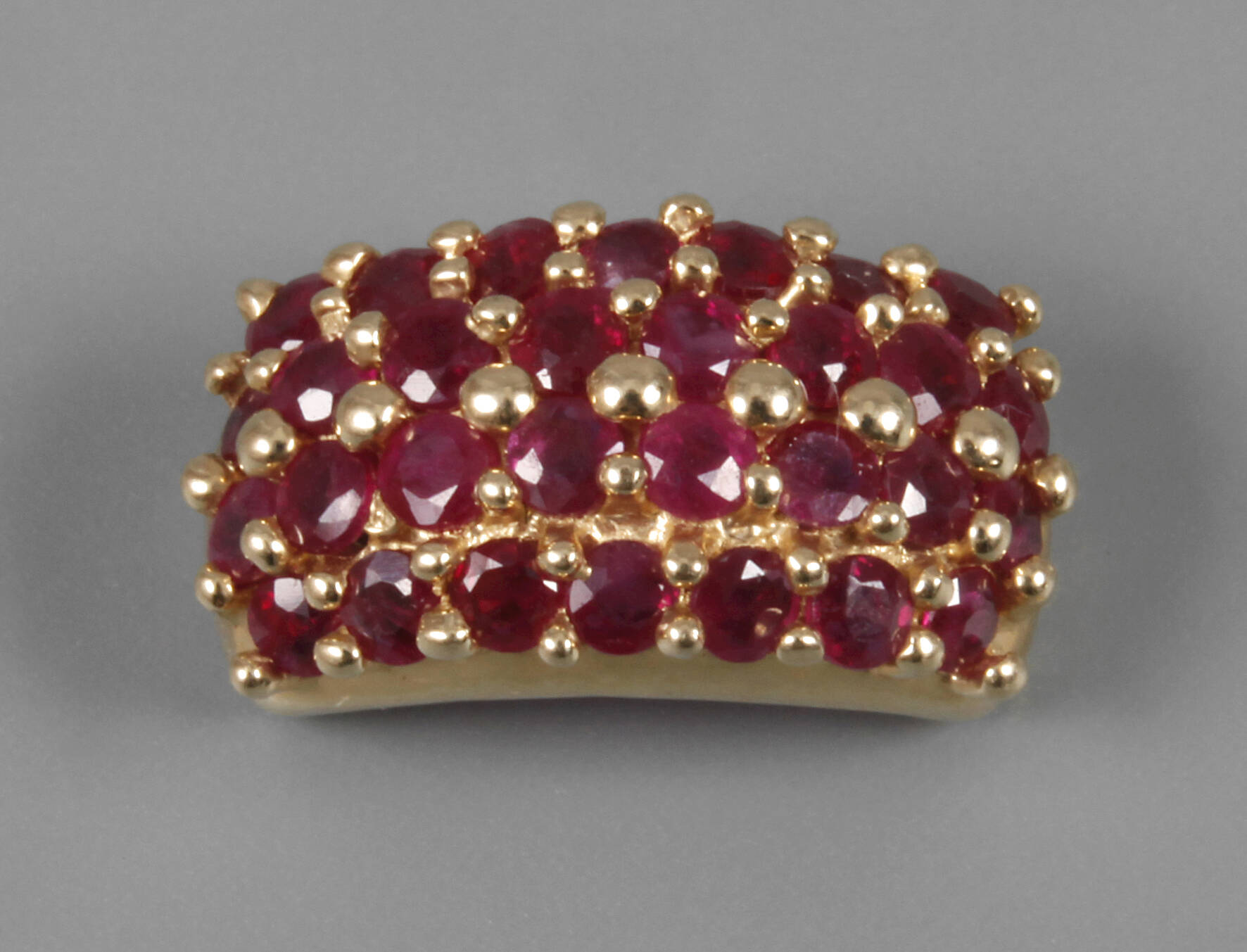 Anhänger mit Rubinen