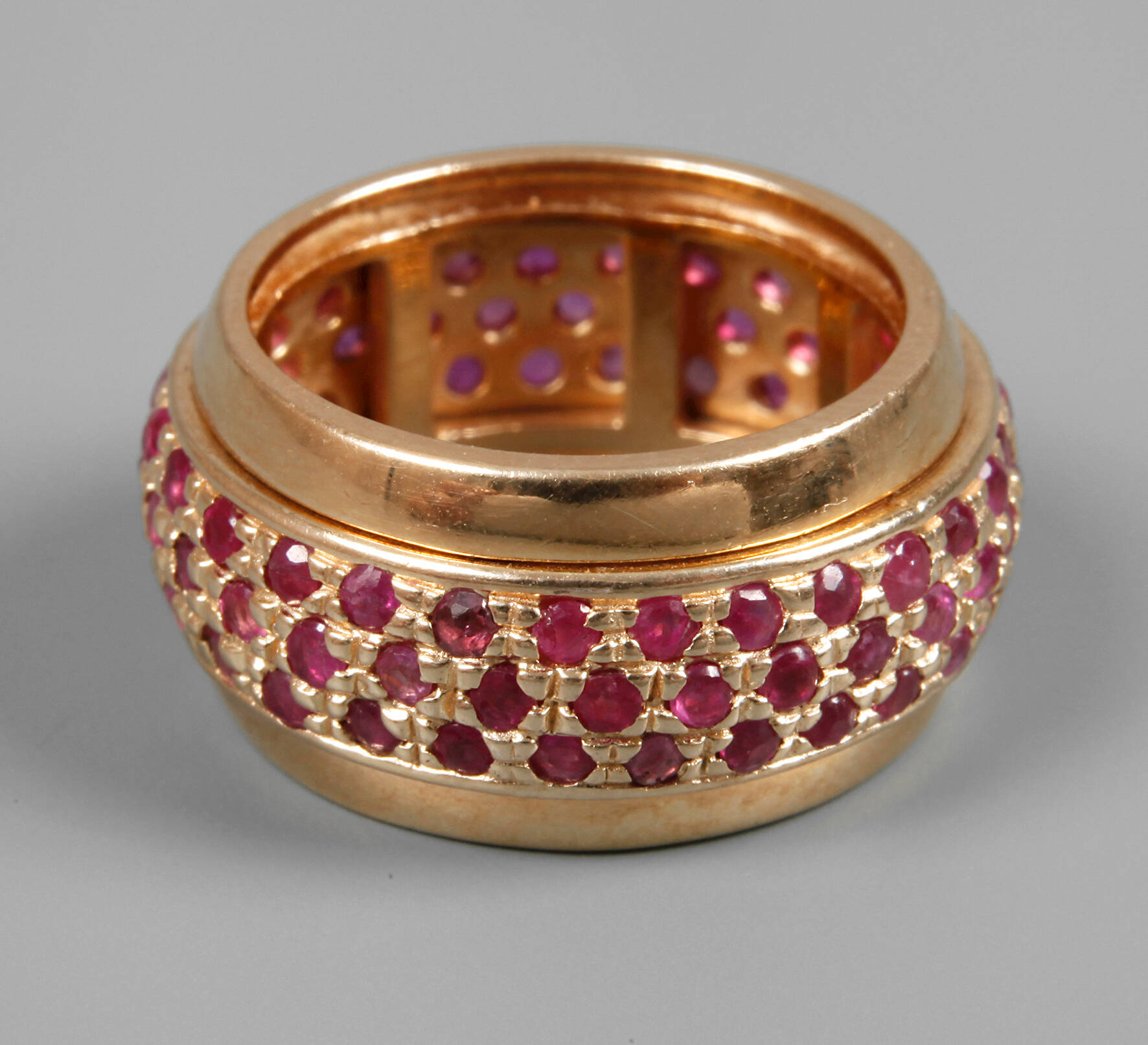 Damenring mit Rubinen